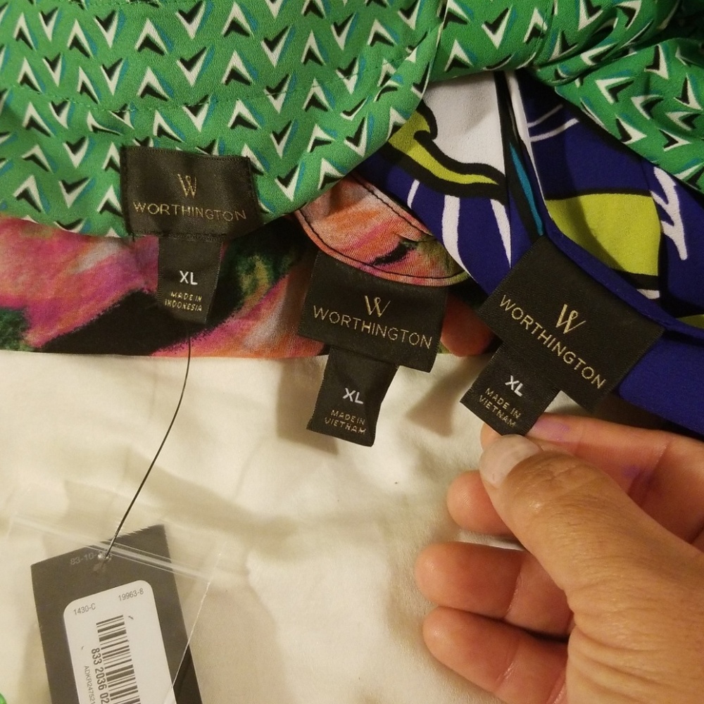 Tops ( bundle) - Picture 4 of 4